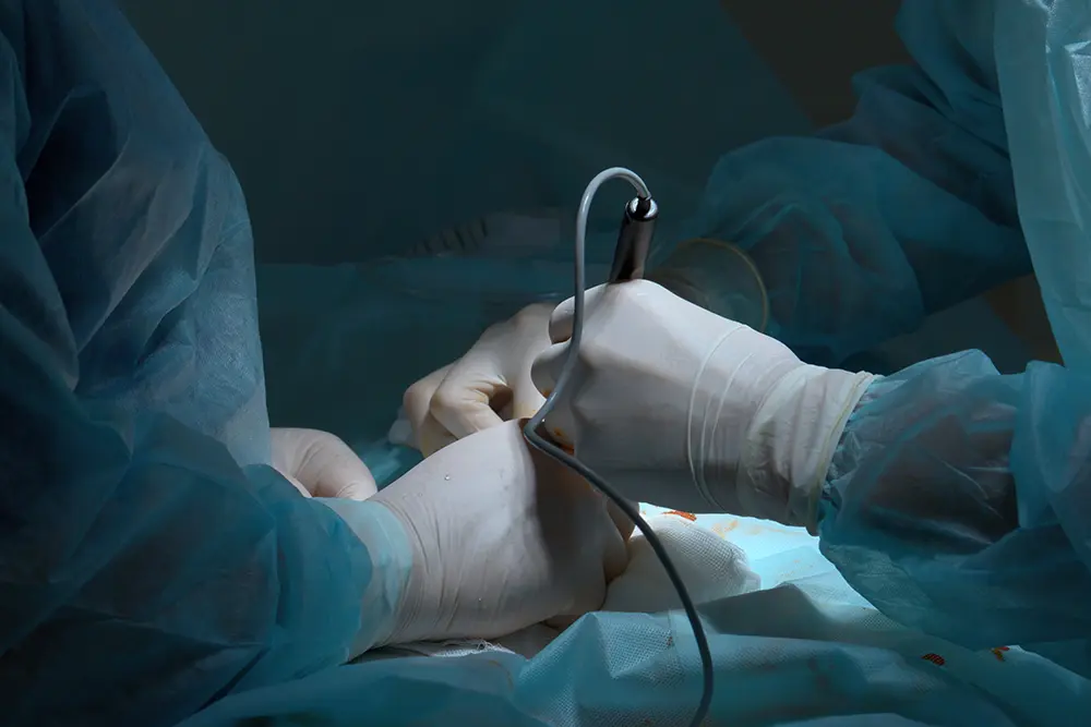 Operation in einer Praxis für Neurochirurgie in Graz